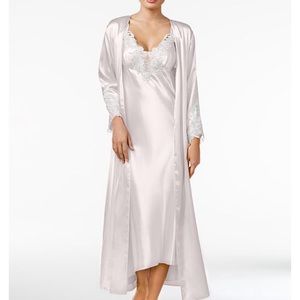 Flora Nikrooz ivory satin bridal bathrobe NWOT
